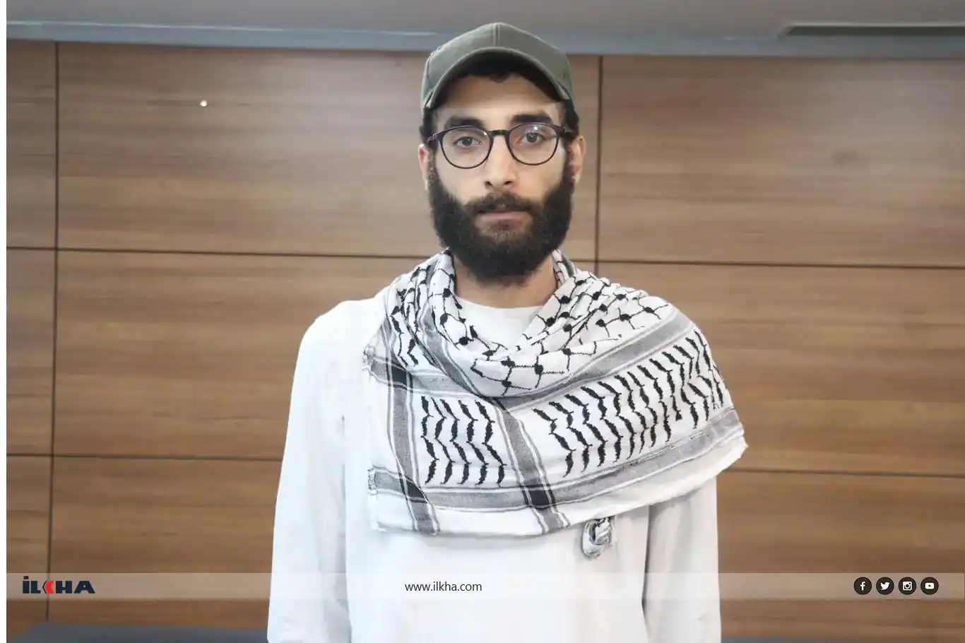 بسبب تضامنه مع غزة..صحفي يتعرض للضرب أمام القنصلية المصرية في إسطنبول بسبب تضامنه مع غزة..صحفي يتعرض للضرب أمام القنصلية المصرية في إسطنبول