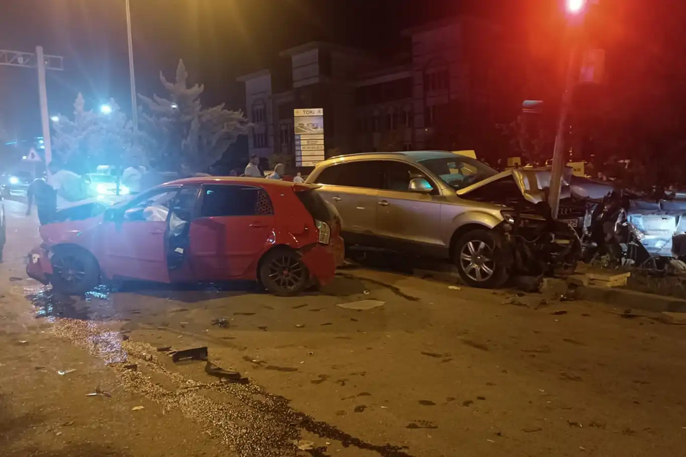 Malatya'da zincirleme kaza: 1'i ağır 7 yaralı Malatya'da zincirleme kaza: 1'i ağır 7 yaralı