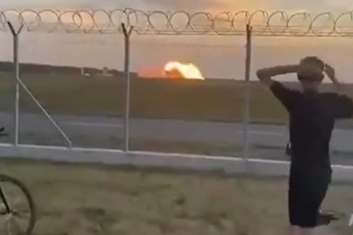 Polonya'da F-16 düştü: Bir ölü Polonya'da F-16 düştü: Bir ölü