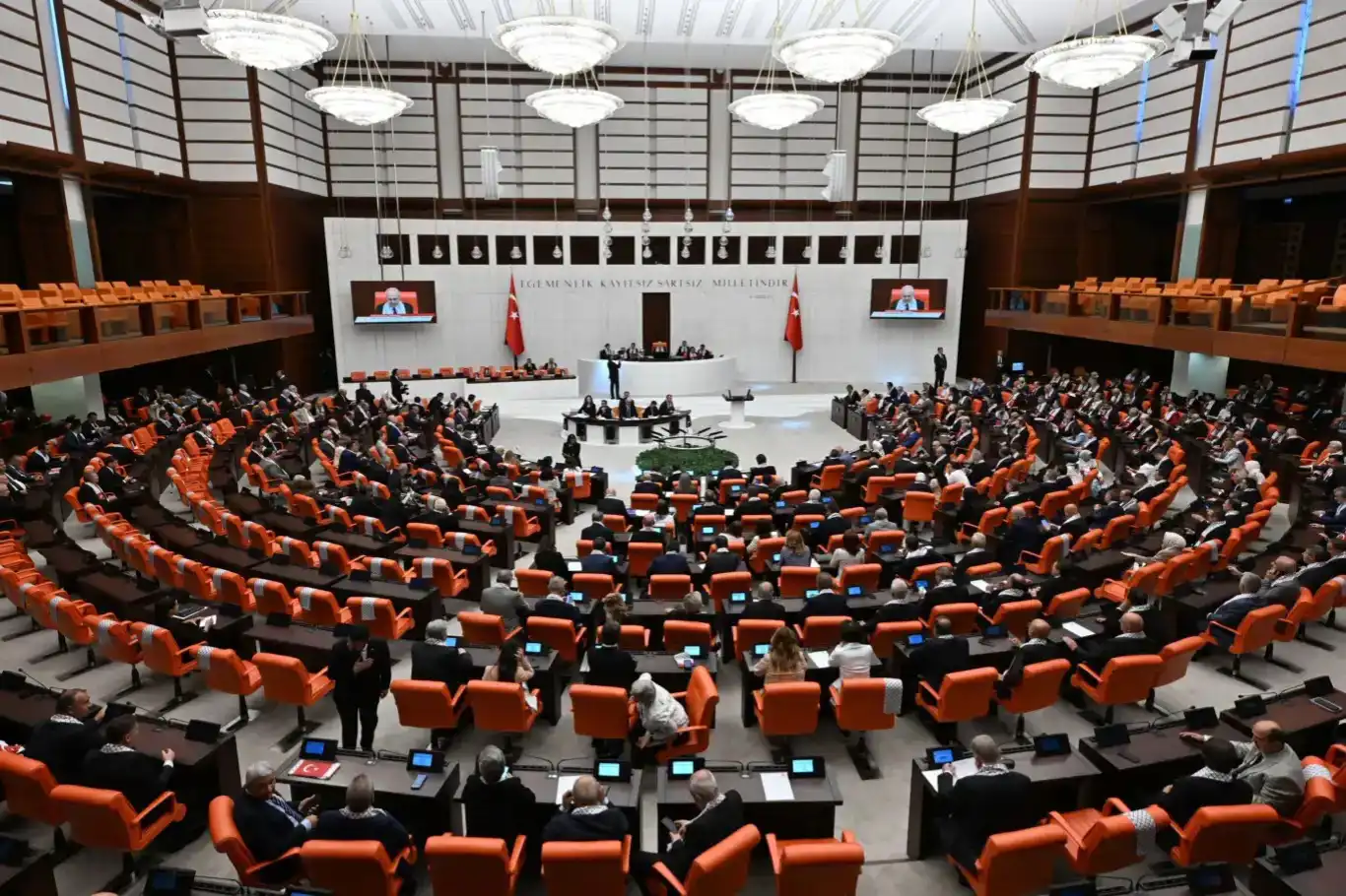 رئيس البرلمان التركي يدعو لتعليق عضوية الاحتلال الصهيوني في المنظمات الدولية والأمم المتحدة