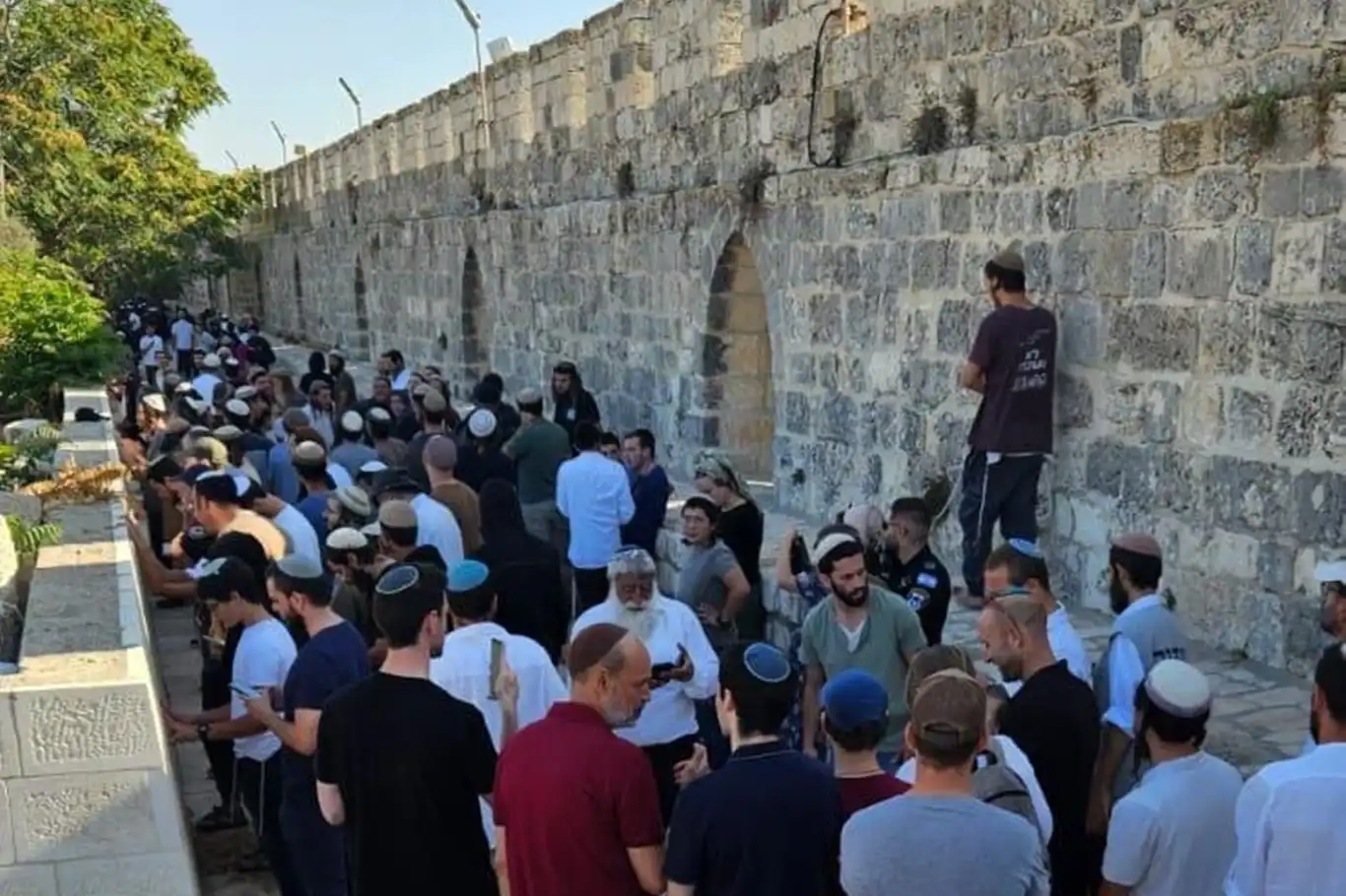 Ben-Gvir leads settler incursion into Al-Aqsa Mosque compound Ben-Gvir leads settler incursion into Al-Aqsa Mosque compound
