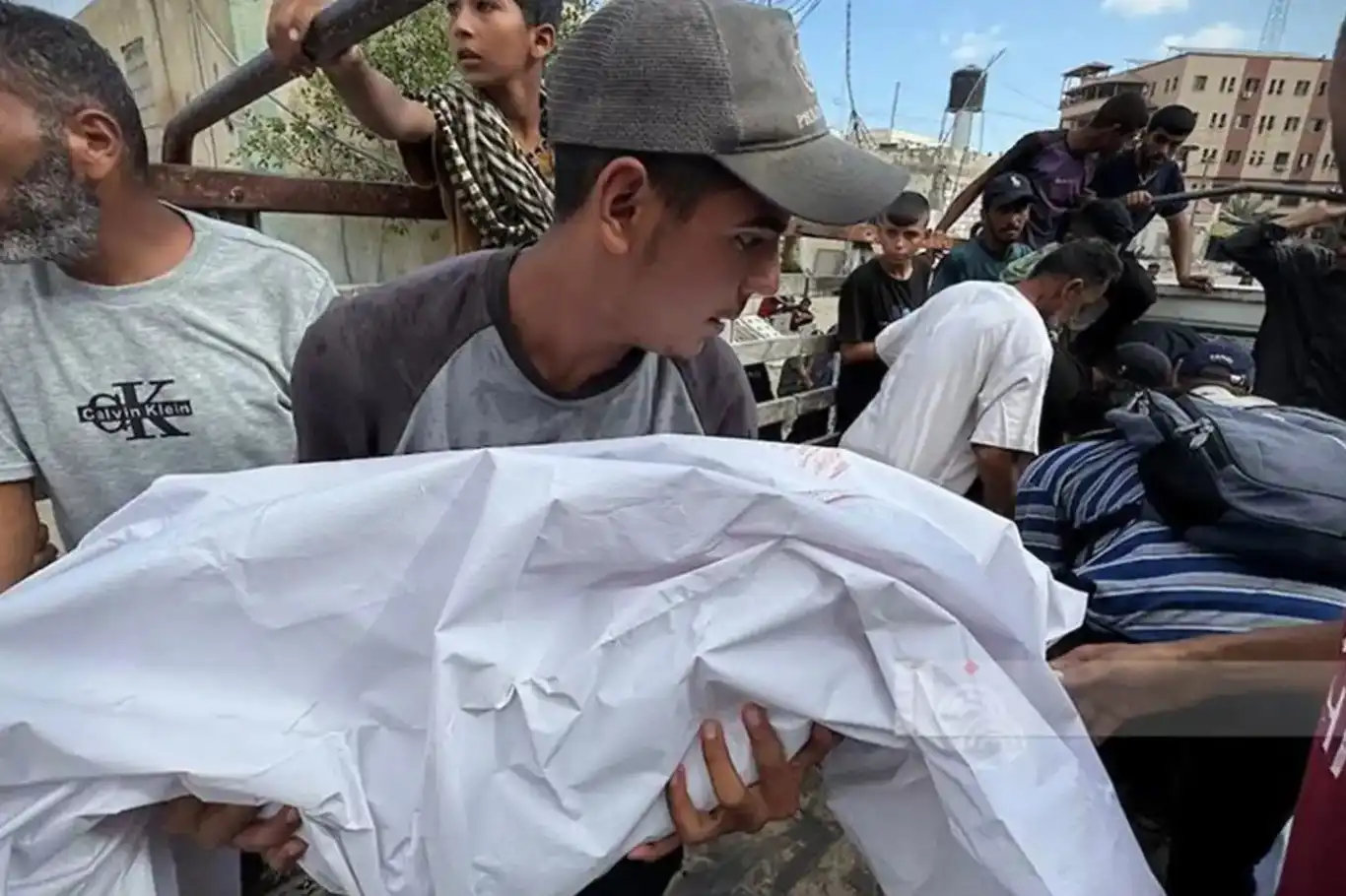 الاحتلال يرتكب مجزرة جديدة بحق المدنيين المنتظرين للمساعدات في غزة