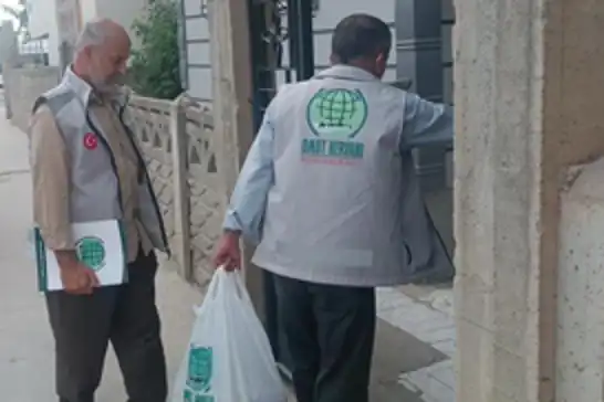Umut Kervanı Tarsus'ta yetim ve ihtiyaç sahibi ailelere gıda yardımı yaptı