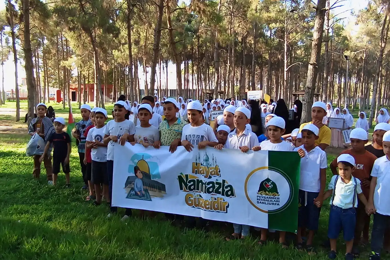 Akçakale'de "Hayat Namazla Güzeldir" etkinliği düzenlendi Akçakale'de "Hayat Namazla Güzeldir" etkinliği düzenlendi