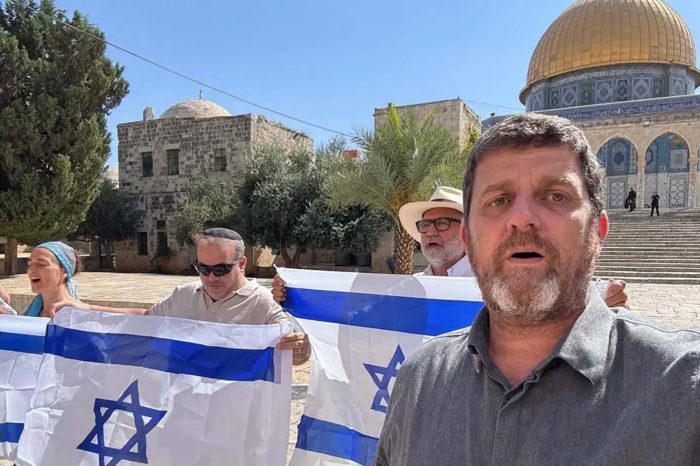 Ben Gvir'in provokasyonunun ardından siyonistler Aksa'ya bir kez daha baskın düzenledi Ben Gvir'in provokasyonunun ardından siyonistler Aksa'ya bir kez daha baskın düzenledi