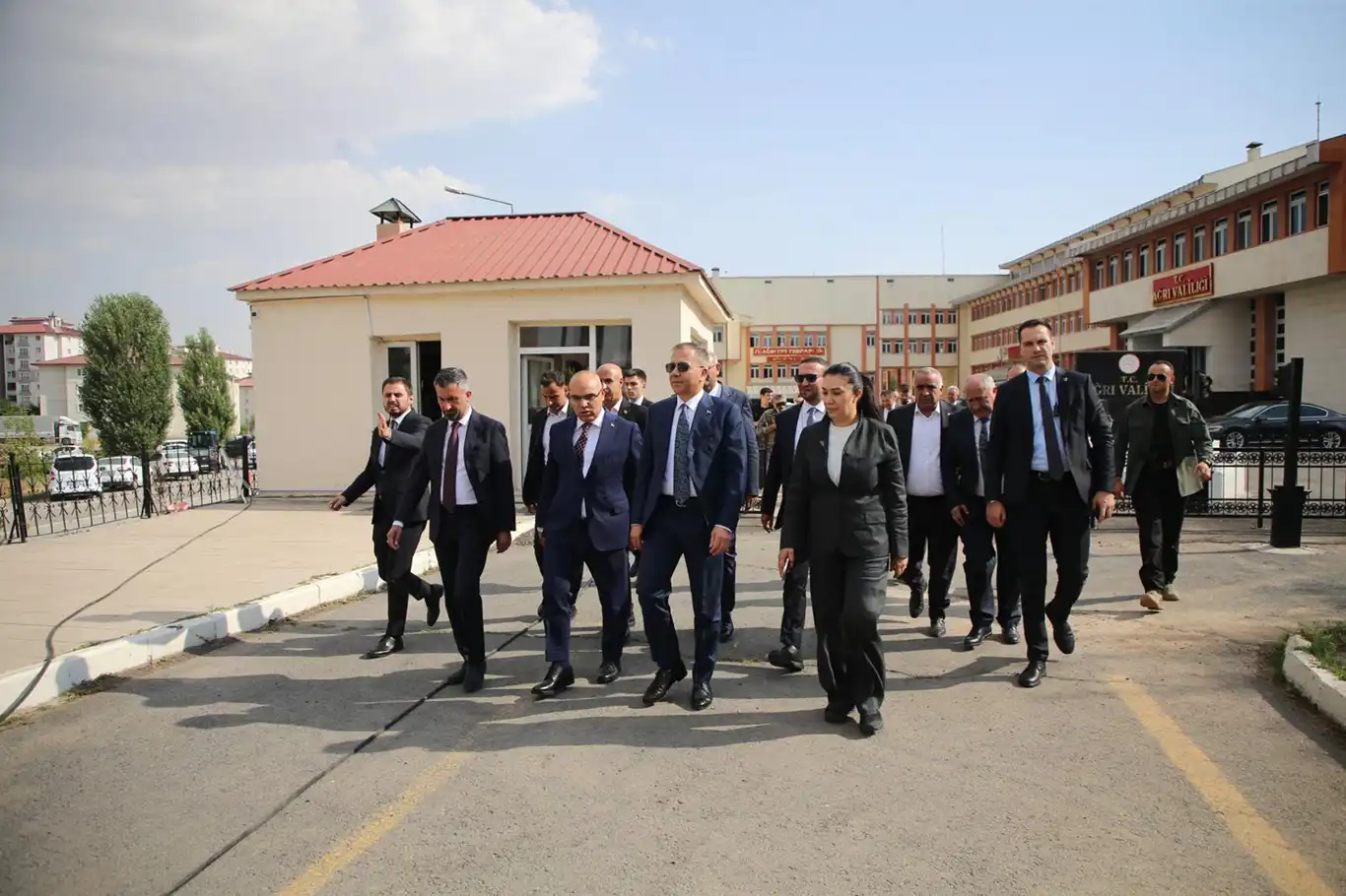 İçişleri Bakanı Yerlikaya Ağrı'da çeşitli temaslarda bulundu