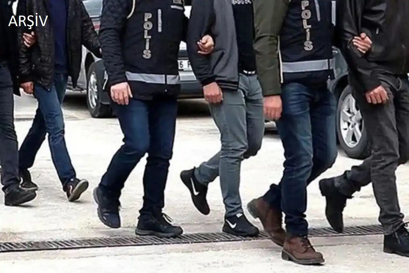 Kasten öldürme sucundan 11 aile üyesi gözaltına alındı Kasten öldürme sucundan 11 aile üyesi gözaltına alındı