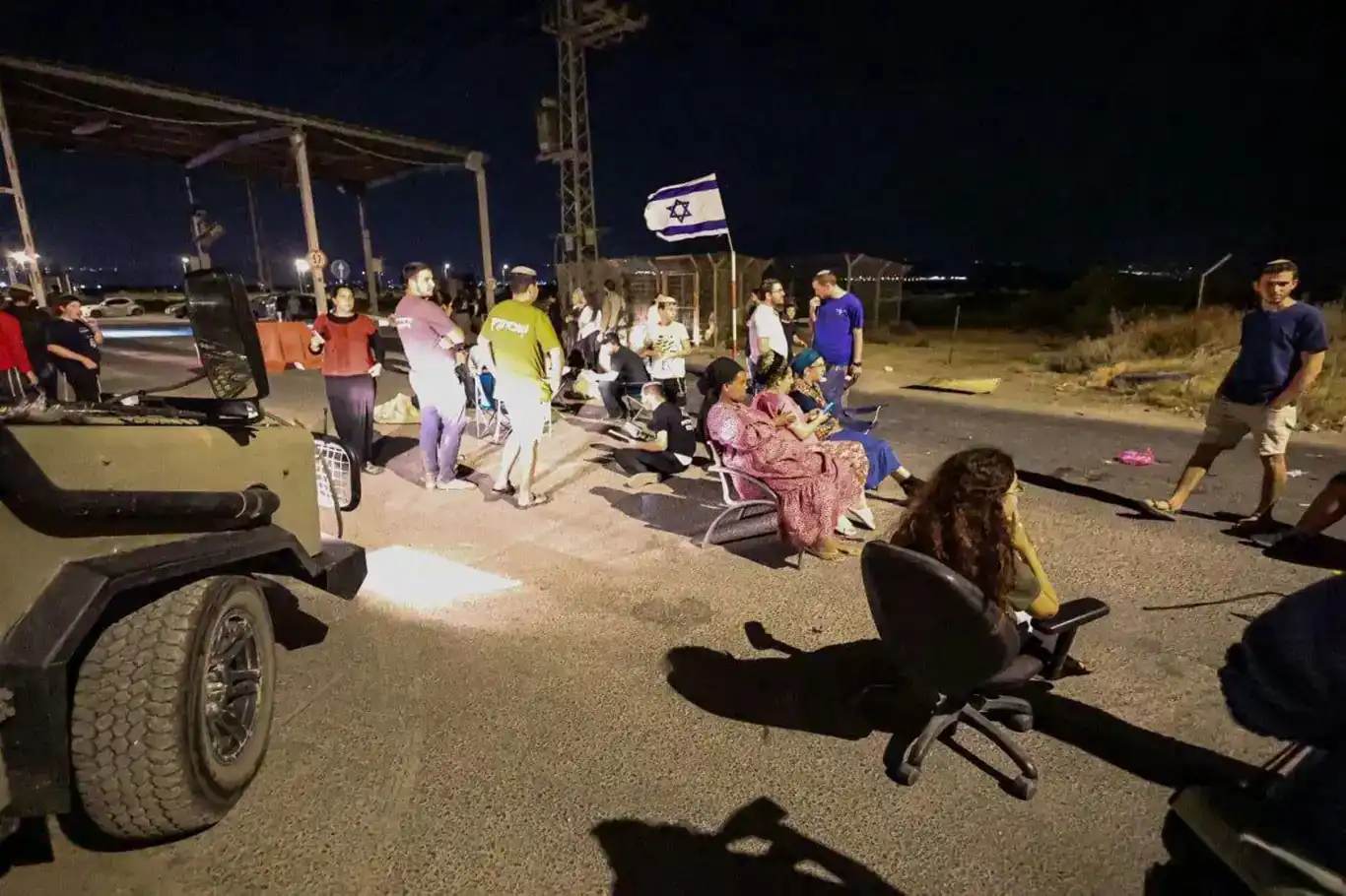 باندە جولەکەکان هێرشیان کردە سەر کاروانی فڕیاگوزاری باندە جولەکەکان هێرشیان کردە سەر کاروانی فڕیاگوزاری
