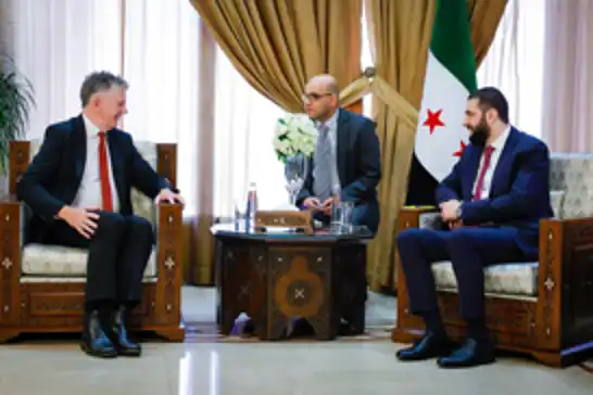 الرئيس الشرع يستقبل مستشار الأمن القومي البريطاني في دمشق