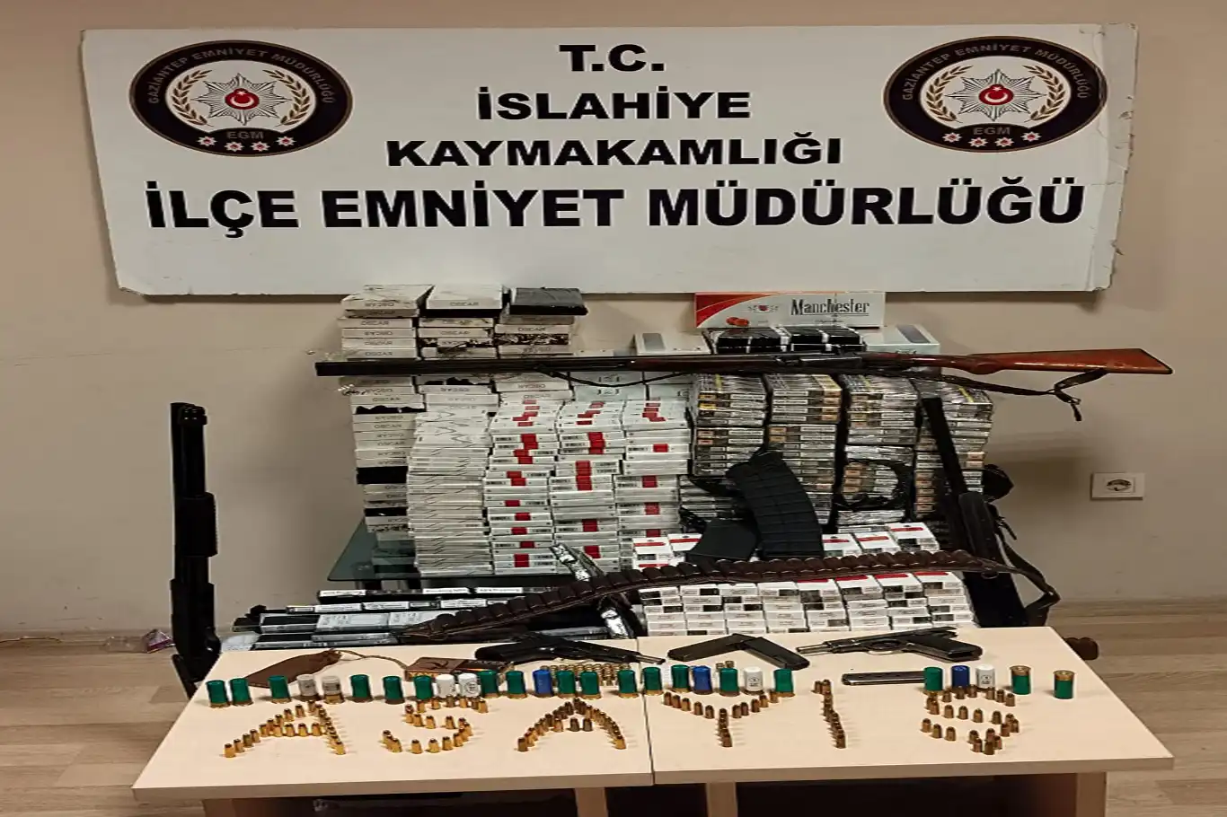 Gaziantep'te ruhsatsız silah operasyonu: 2 gözaltı Gaziantep'te ruhsatsız silah operasyonu: 2 gözaltı