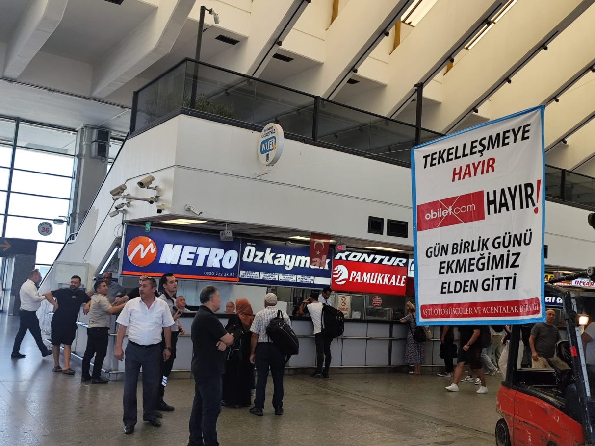 AŞTİ'de otobüs firmalarından dijital bilet satış tekeline tepki AŞTİ'de otobüs firmalarından dijital bilet satış tekeline tepki