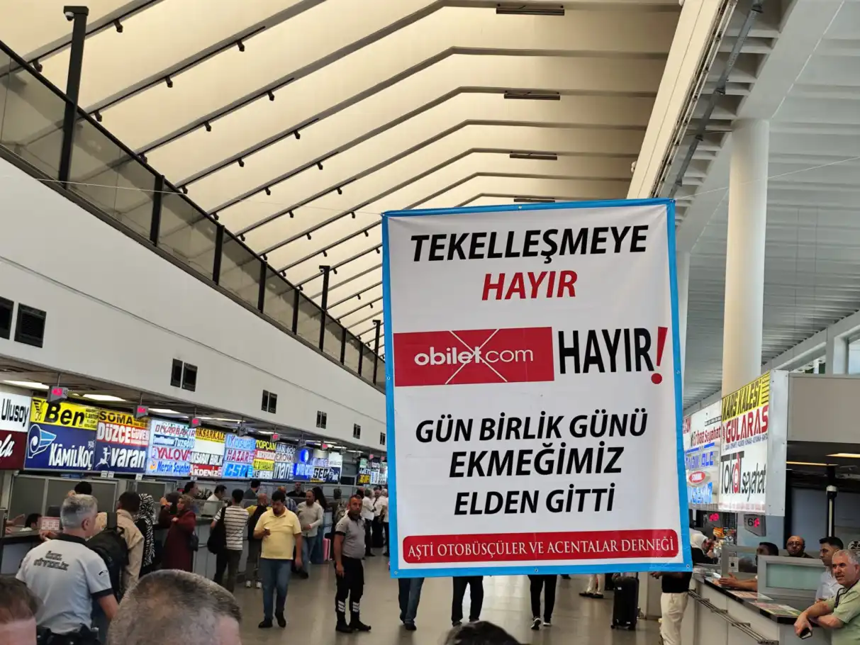 AŞTİ'de otobüs firmalarından dijital bilet satış tekeline tepki AŞTİ'de otobüs firmalarından dijital bilet satış tekeline tepki