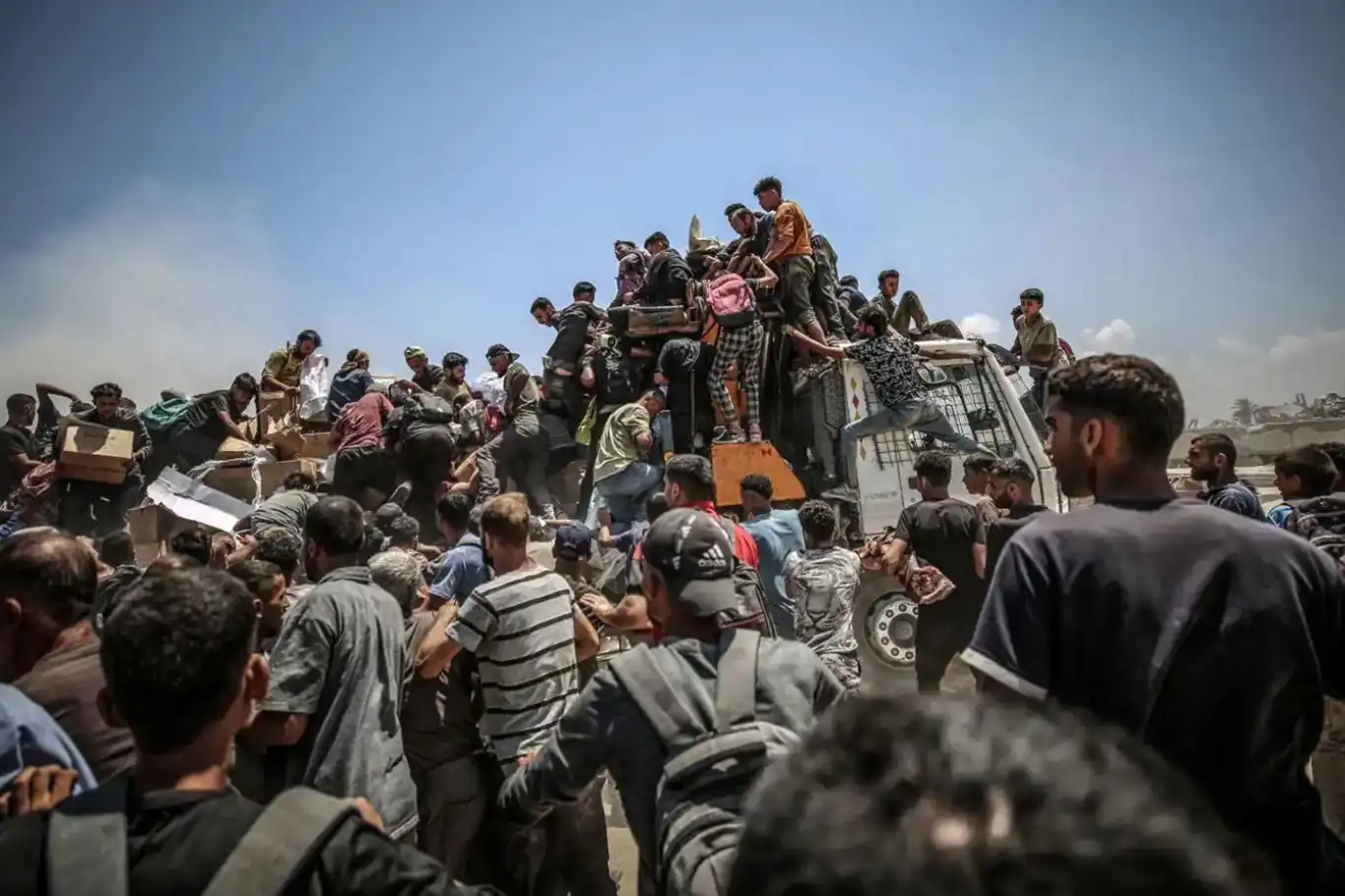 أطباء بلا حدود: "نقاط توزيع الغذاء في غزة تحوّلت إلى مراكز للقتل الممنهج والمعاملة اللاإنسانية" أطباء بلا حدود: "نقاط توزيع الغذاء في غزة تحوّلت إلى مراكز للقتل الممنهج والمعاملة اللاإنسانية"