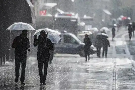 Meteorolojiden bazı bölgeler için sağanak yağmur ve kuvvetli fırtına uyarısı