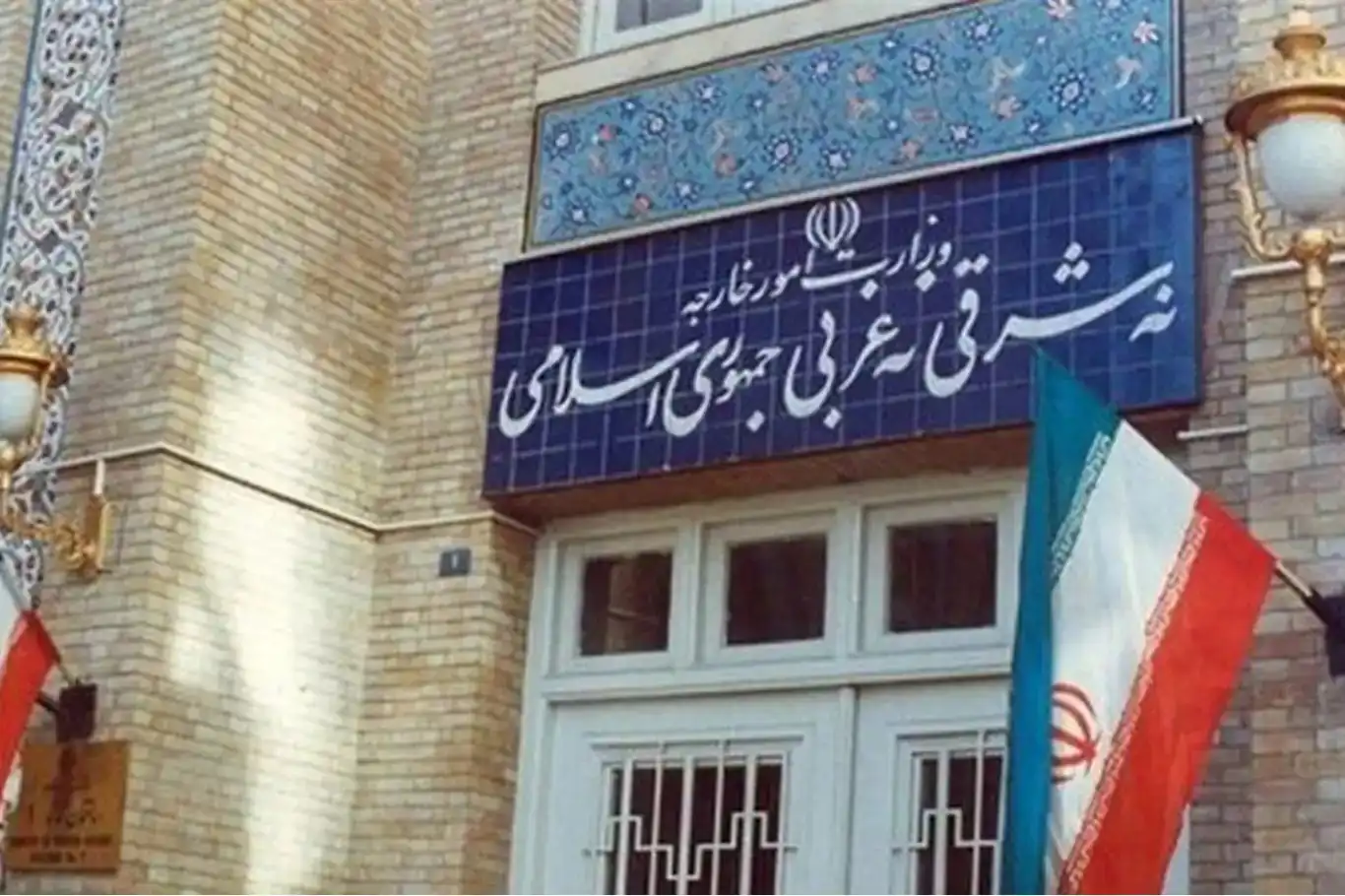 إيران ترحب باتفاق السلام بين أذربيجان وأرمينيا وتؤكد رفضها للتدخلات الخارجية إيران ترحب باتفاق السلام بين أذربيجان وأرمينيا وتؤكد رفضها للتدخلات الخارجية