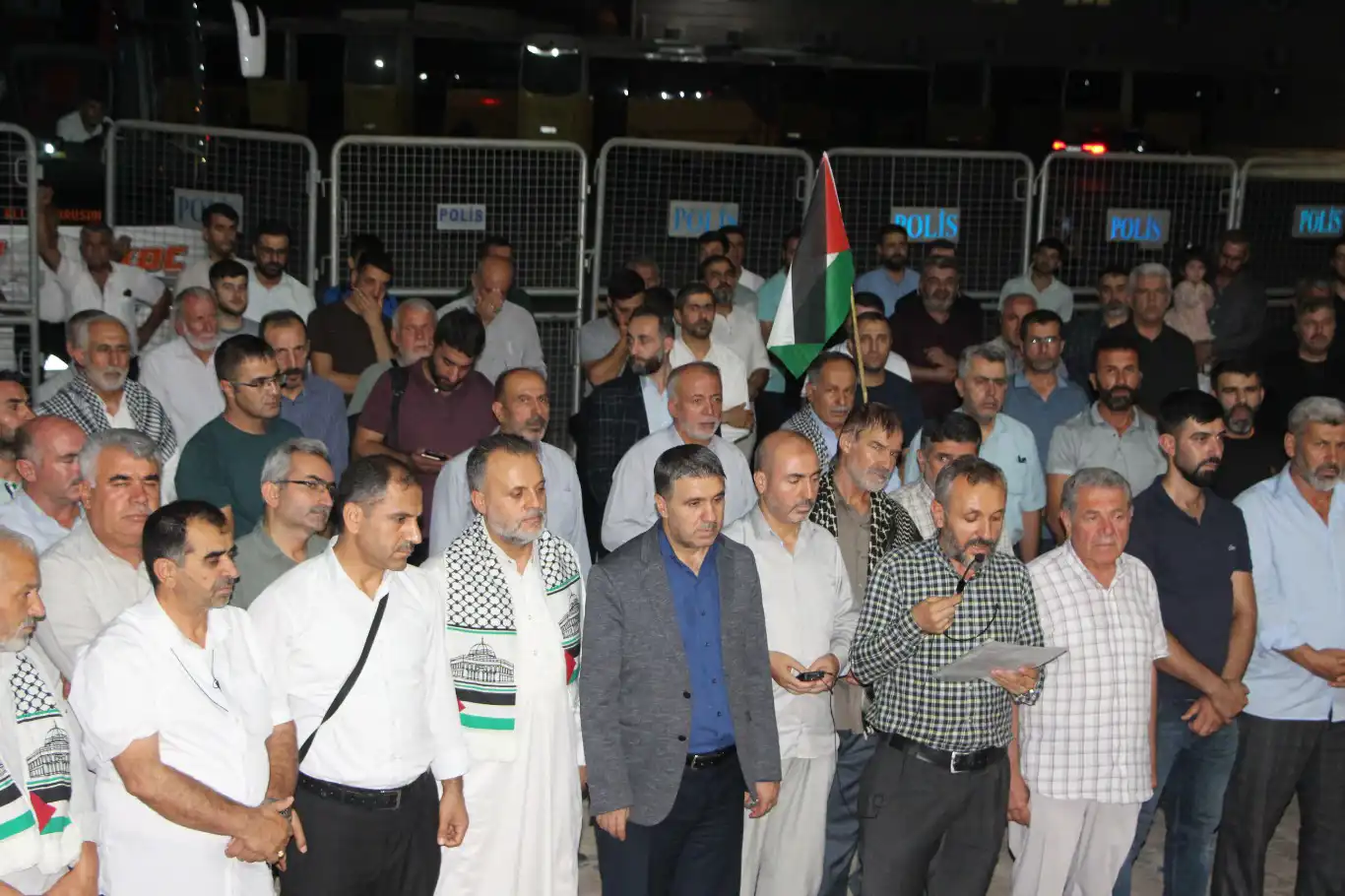 Mardinliler Gazze için TBMM’deki yürüyüşe destek olmak üzere yola çıktı Mardinliler Gazze için TBMM’deki yürüyüşe destek olmak üzere yola çıktı