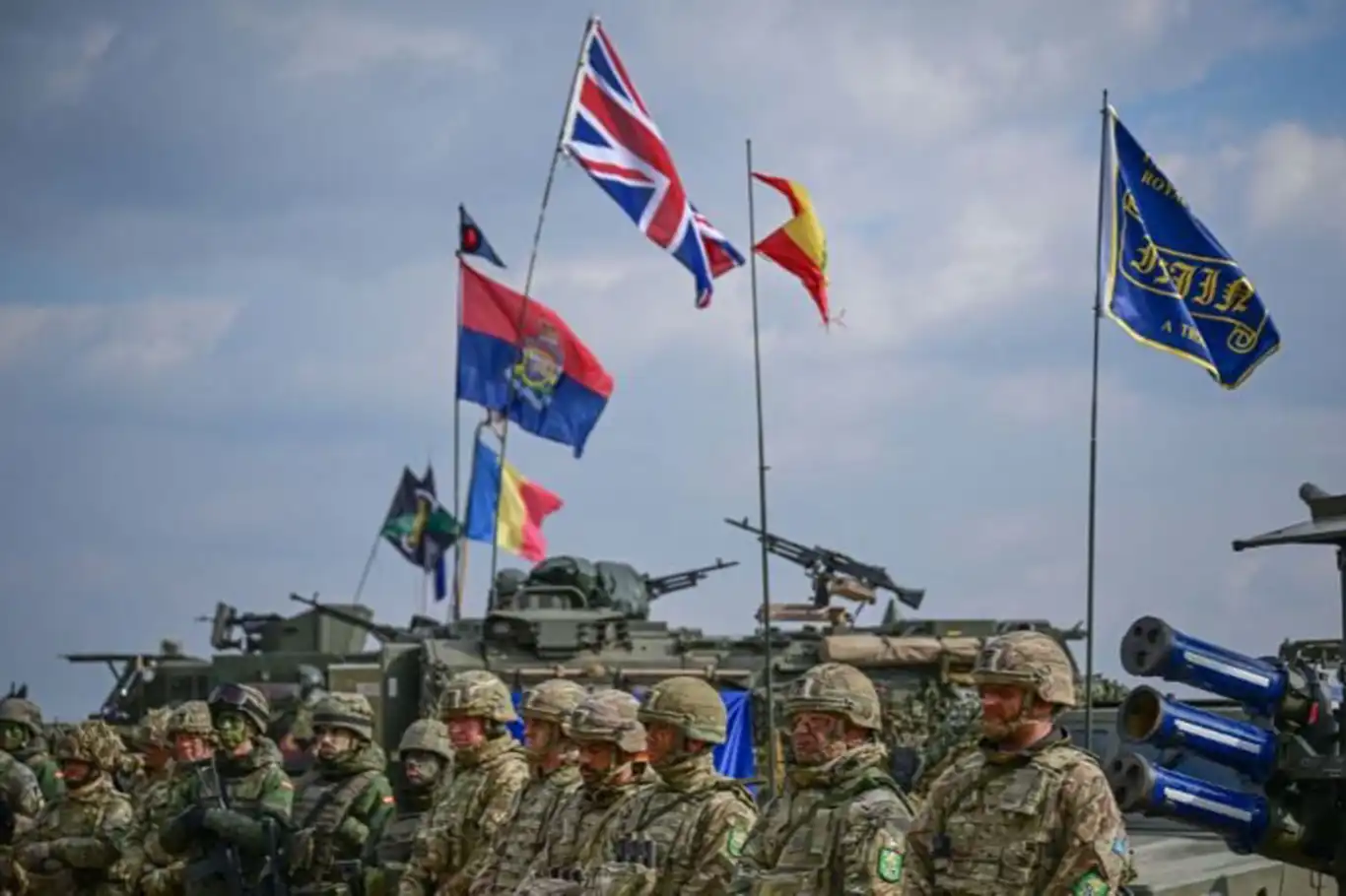 AB, Ukrayna'ya çok uluslu askeri birlik konuşlandırmak için çalışıyor AB, Ukrayna'ya çok uluslu askeri birlik konuşlandırmak için çalışıyor
