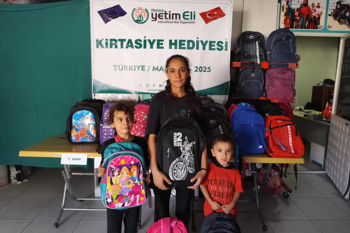 Fransa Yetimeli'nden Malatya'daki öğrencilere kırtasiye desteği Fransa Yetimeli'nden Malatya'daki öğrencilere kırtasiye desteği