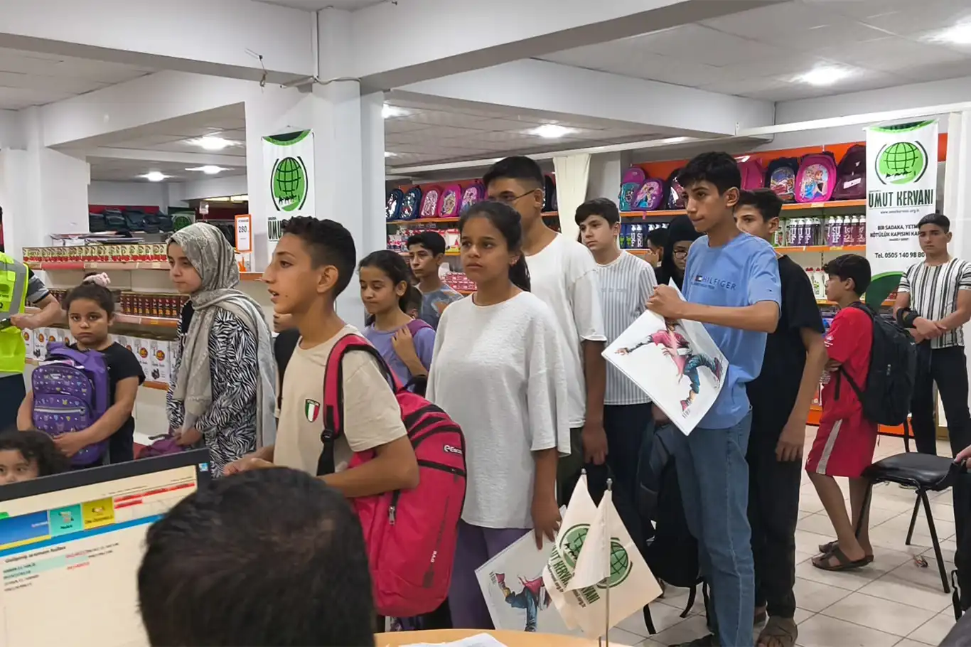 Şanlıurfa’da ihtiyaç sahibi çocuklara kırtasiye desteği Şanlıurfa’da ihtiyaç sahibi çocuklara kırtasiye desteği