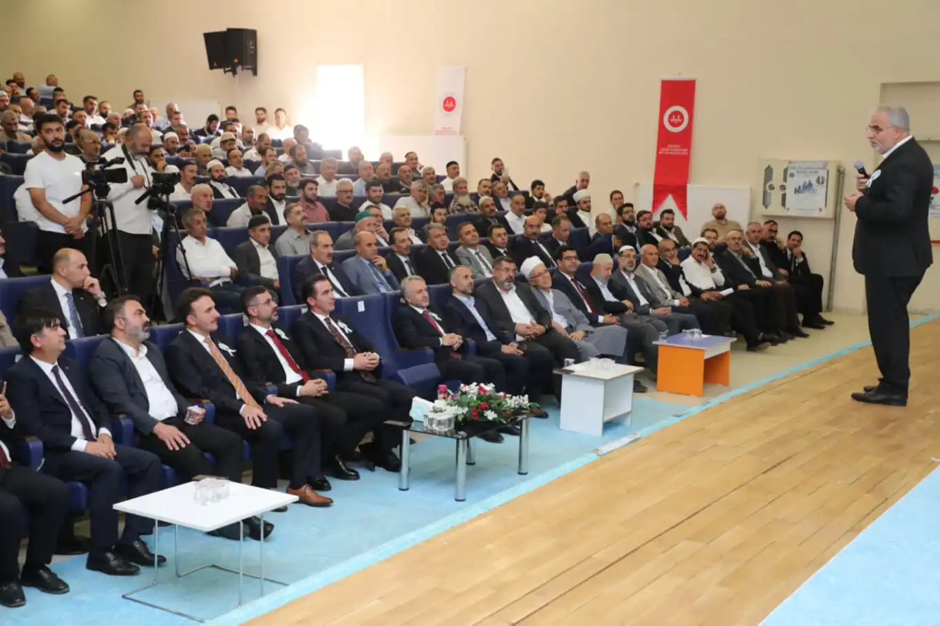 Burhan İşliyen: Aileyi yıpratmak, toplumun geleceğini tehdit eden bir güvenlik meselesi haline gelmiştir Burhan İşliyen: Aileyi yıpratmak, toplumun geleceğini tehdit eden bir güvenlik meselesi haline gelmiştir