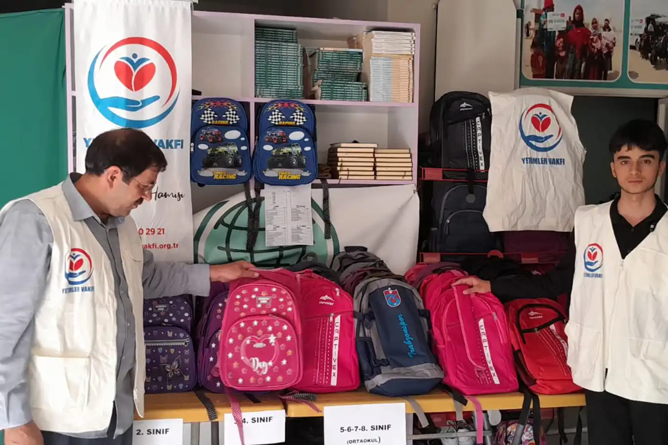 Yetimler Vakfı'ndan Malatya'da öğrencilere kırtasiye desteği Yetimler Vakfı'ndan Malatya'da öğrencilere kırtasiye desteği
