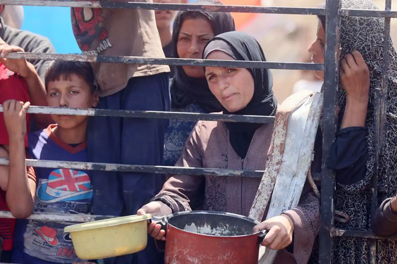 Gazze'de açlık can almaya devam ediyor: Son 24 saatte 7 şehit