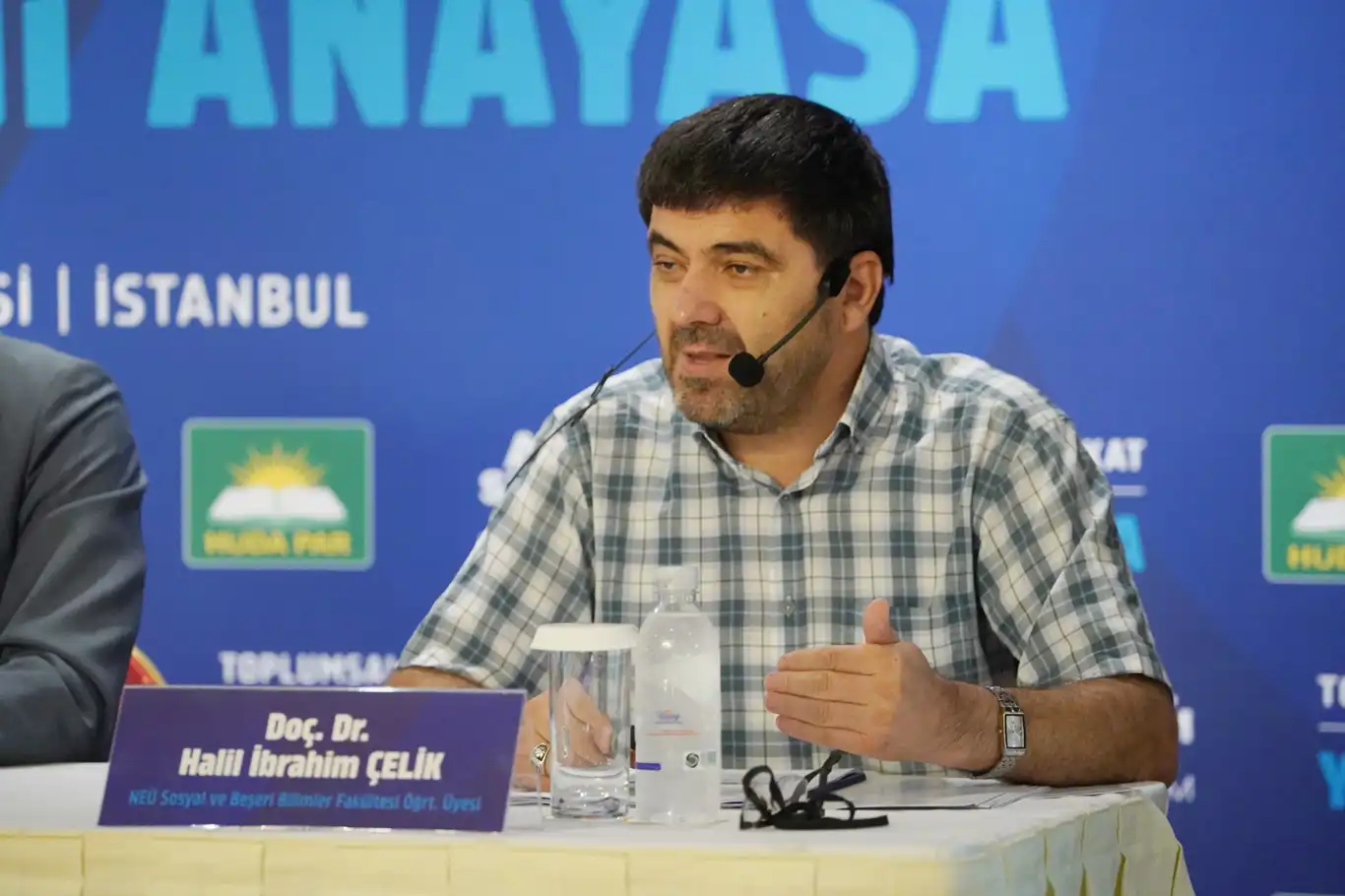 Doç. Dr. Çelik: Anayasa bağlamında manevi bir eğitim sistemi kurgulamalıyız Doç. Dr. Çelik: Anayasa bağlamında manevi bir eğitim sistemi kurgulamalıyız