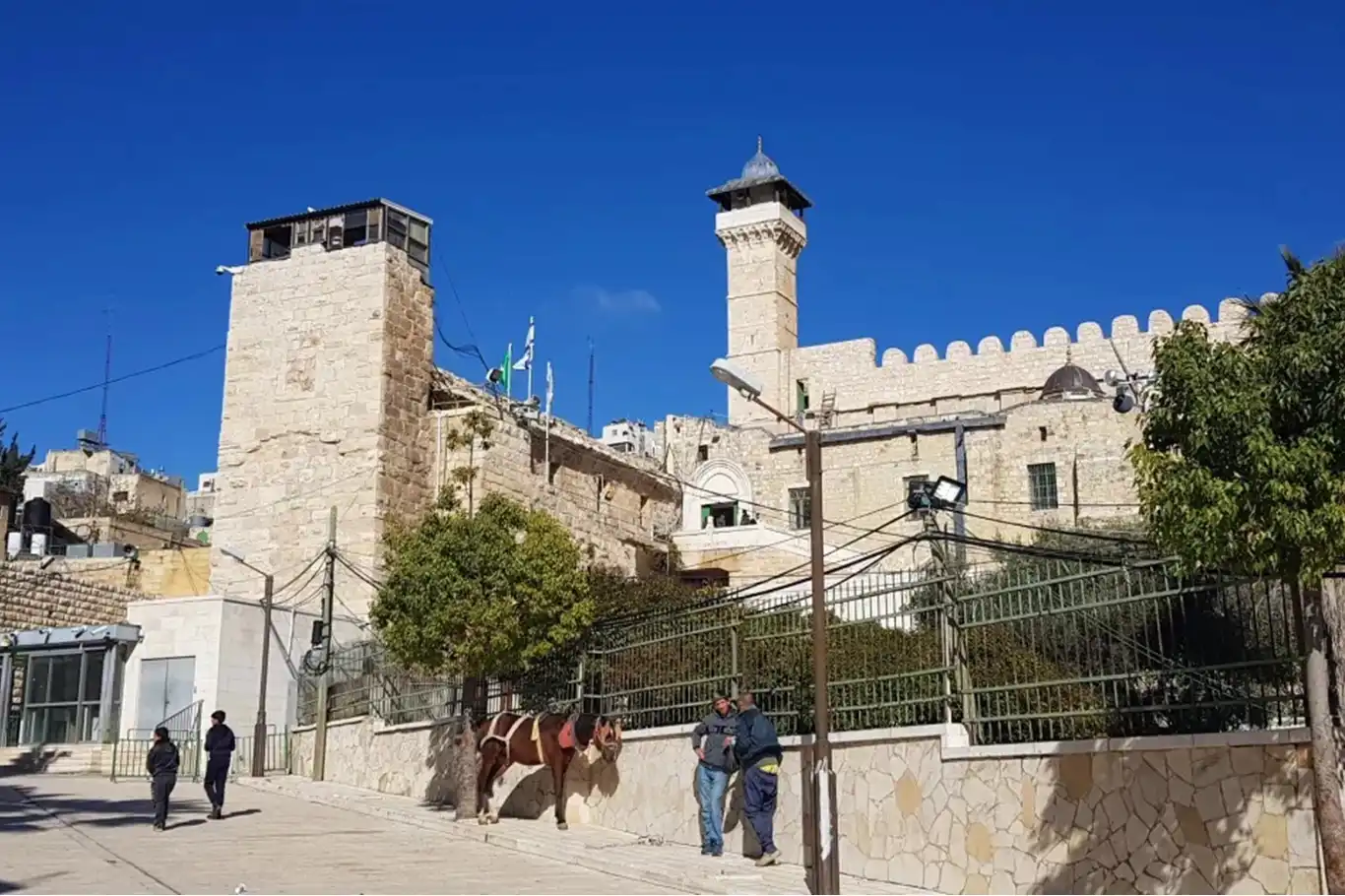 İşgal rejimi, İbrahim Camii’nin iç avlu tavanına el koyma kararı aldı İşgal rejimi, İbrahim Camii’nin iç avlu tavanına el koyma kararı aldı