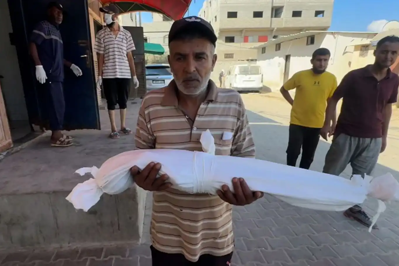 Gazze'de açlıktan ölenlerin sayısı 425'e yükseldi Gazze'de açlıktan ölenlerin sayısı 425'e yükseldi