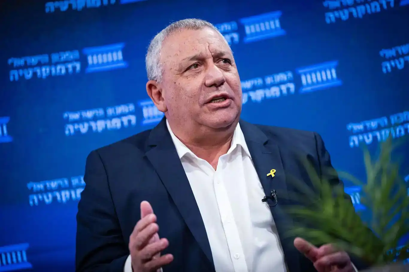 رئيس أركان جيش الكيان الصهيوني السابق: أوقفوا هذا الغباء! رئيس أركان جيش الكيان الصهيوني السابق: أوقفوا هذا الغباء!