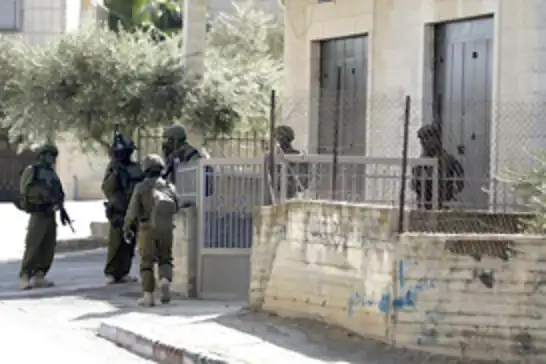 İşgalciler Batı Şeria'da bariyerler kurdu, direnişçiler Nablus'ta saldırılara karşılık verdi