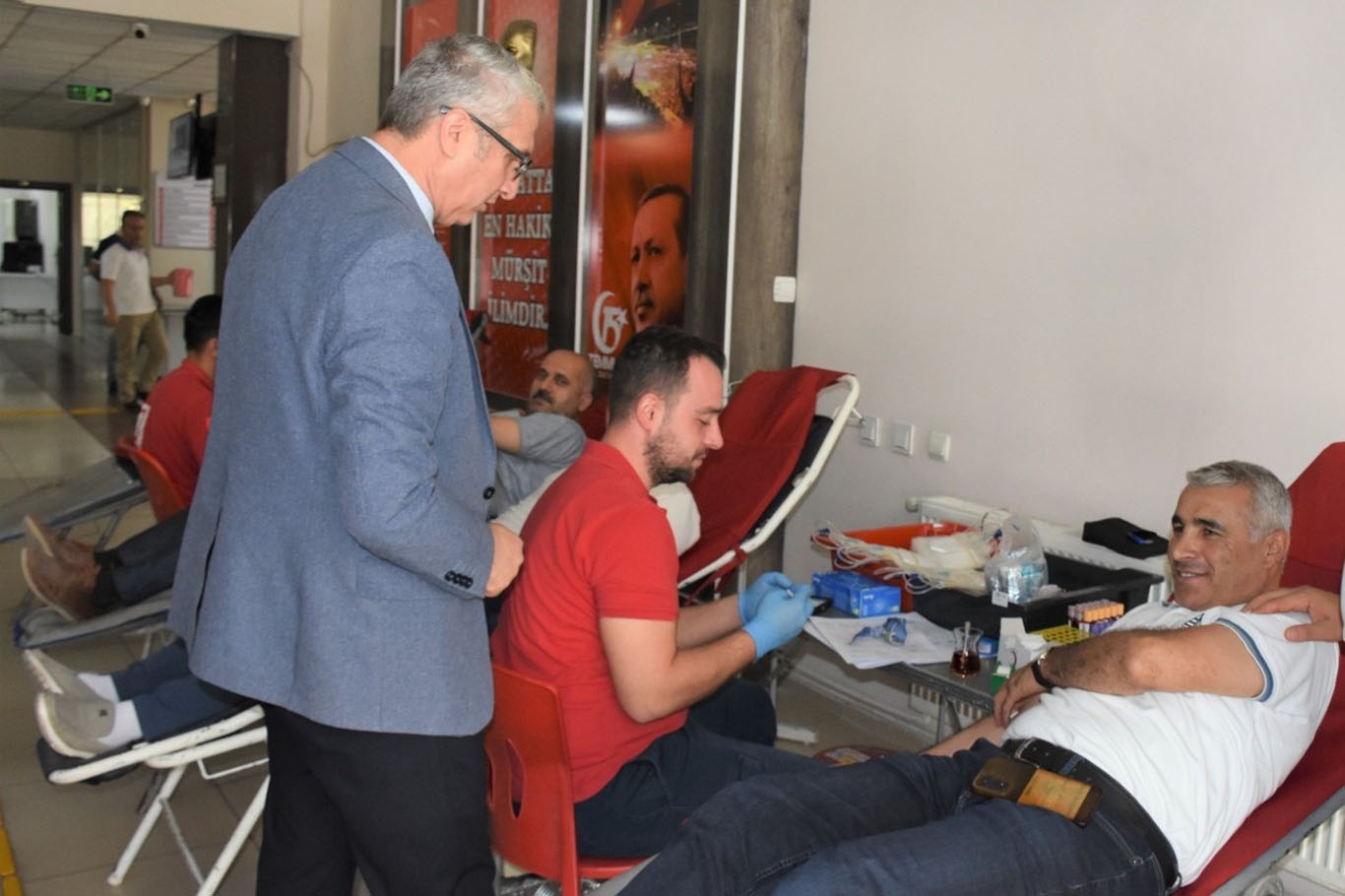 Batman'da eğitimciler kan bağışında bulundu Batman'da eğitimciler kan bağışında bulundu
