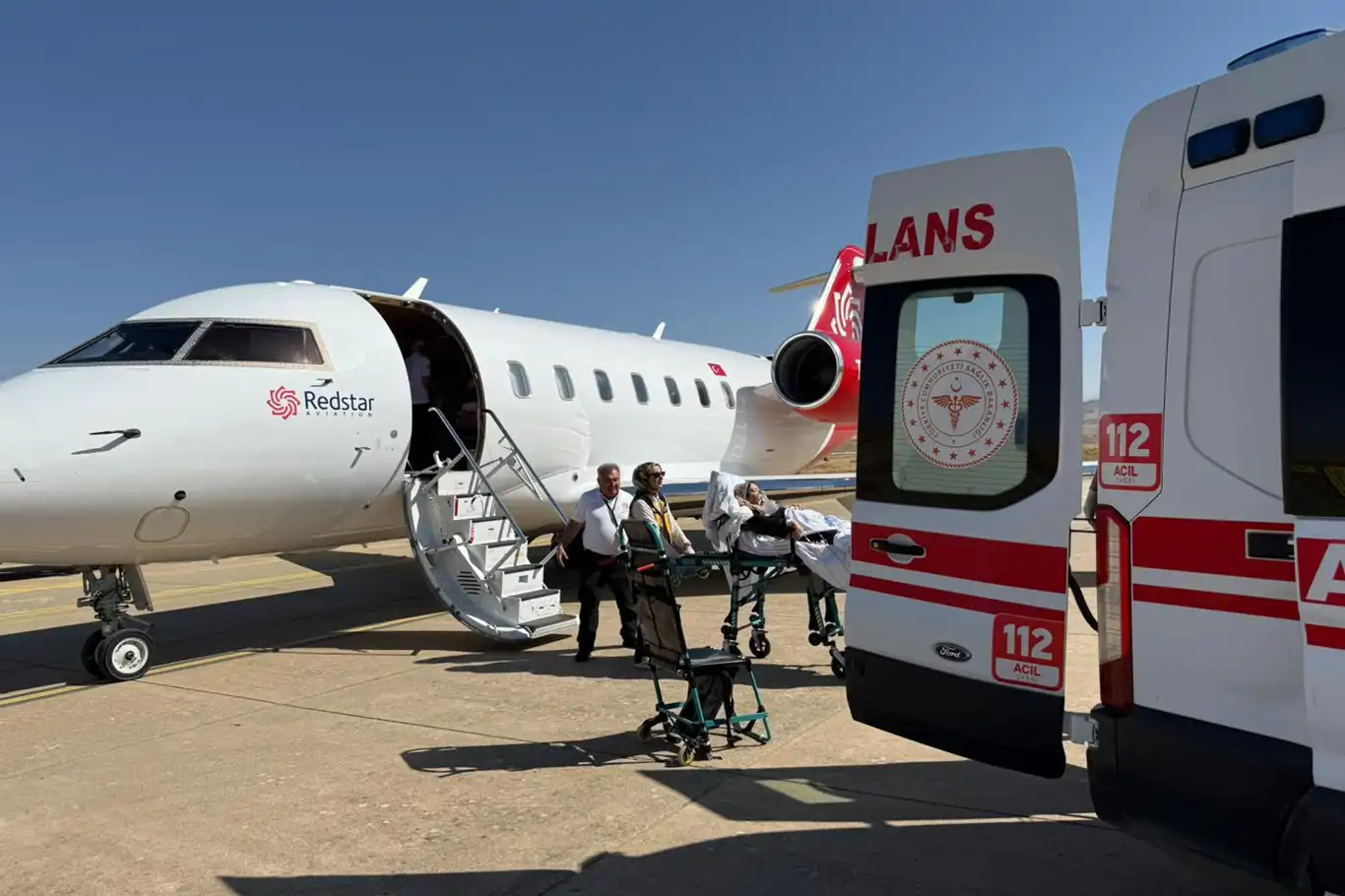 Siirt’te sepsis tanılı hasta, hava ambulansıyla İstanbul’a sevk edildi Siirt’te sepsis tanılı hasta, hava ambulansıyla İstanbul’a sevk edildi