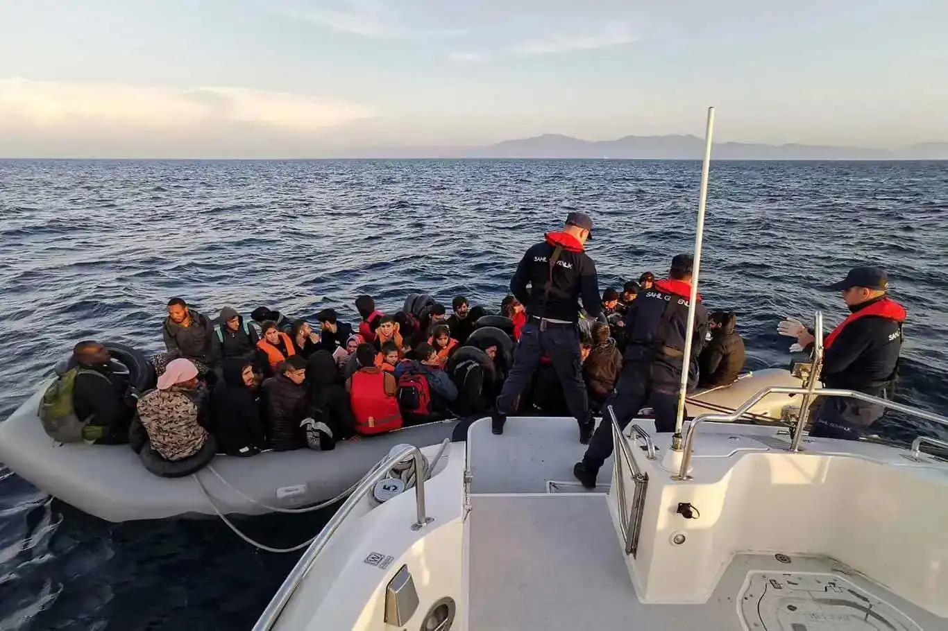 Türkiye rescues 23 migrants pushed back by Greek forces off Çanakkale
