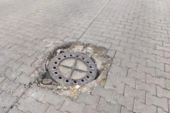 Bingöl’de kırılan kanalizasyon kapağı tehlike oluşturuyor