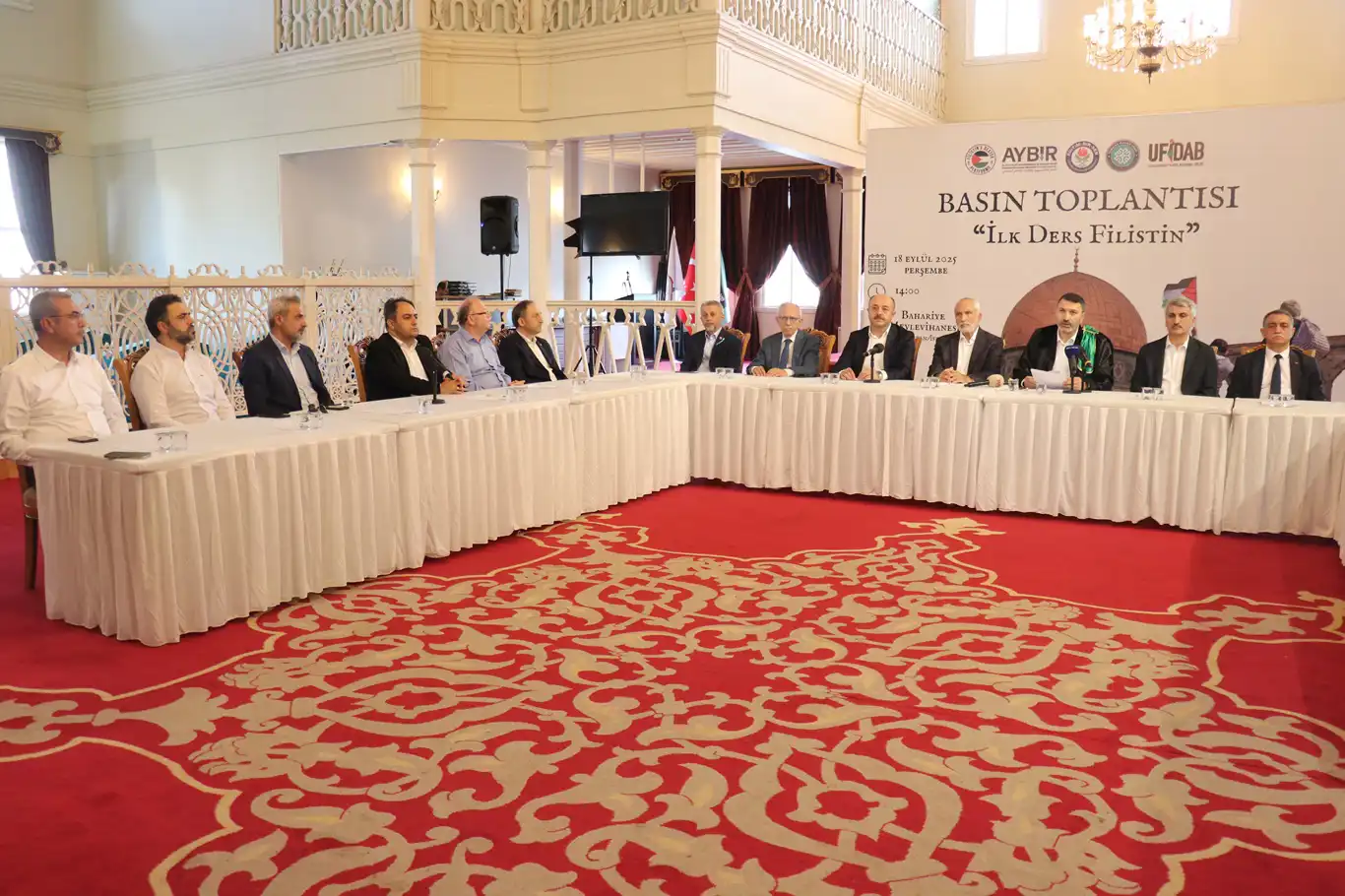 Akademisyen ve STK temsilcilerinden "ilk ders Filistin için yapılsın" çağrısı