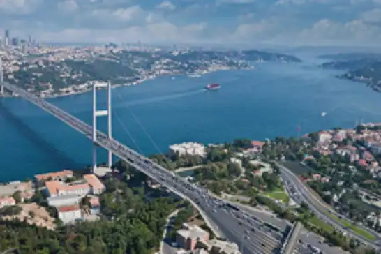 İstanbul Boğazı'nda gemi trafiği durduruldu