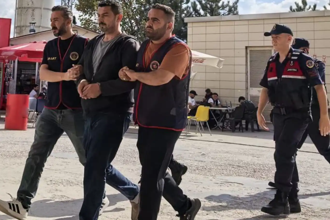 Bursa'da FETÖ operasyonu: 1 tutuklama Bursa'da FETÖ operasyonu: 1 tutuklama