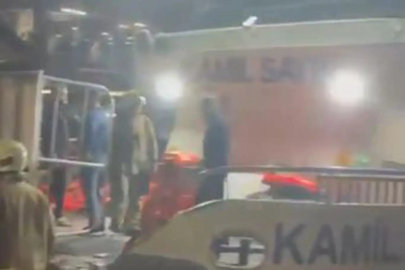 Yolcu motoru ile kuru yük gemisi çarpıştı: 8 yaralı Yolcu motoru ile kuru yük gemisi çarpıştı: 8 yaralı