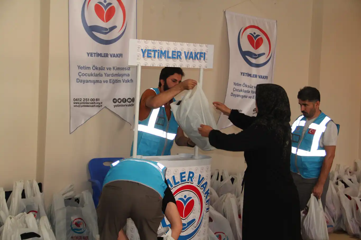 Yetimler Vakfı'ndan Batman'da 165 yetim öğrenciye kırtasiye desteği Yetimler Vakfı'ndan Batman'da 165 yetim öğrenciye kırtasiye desteği