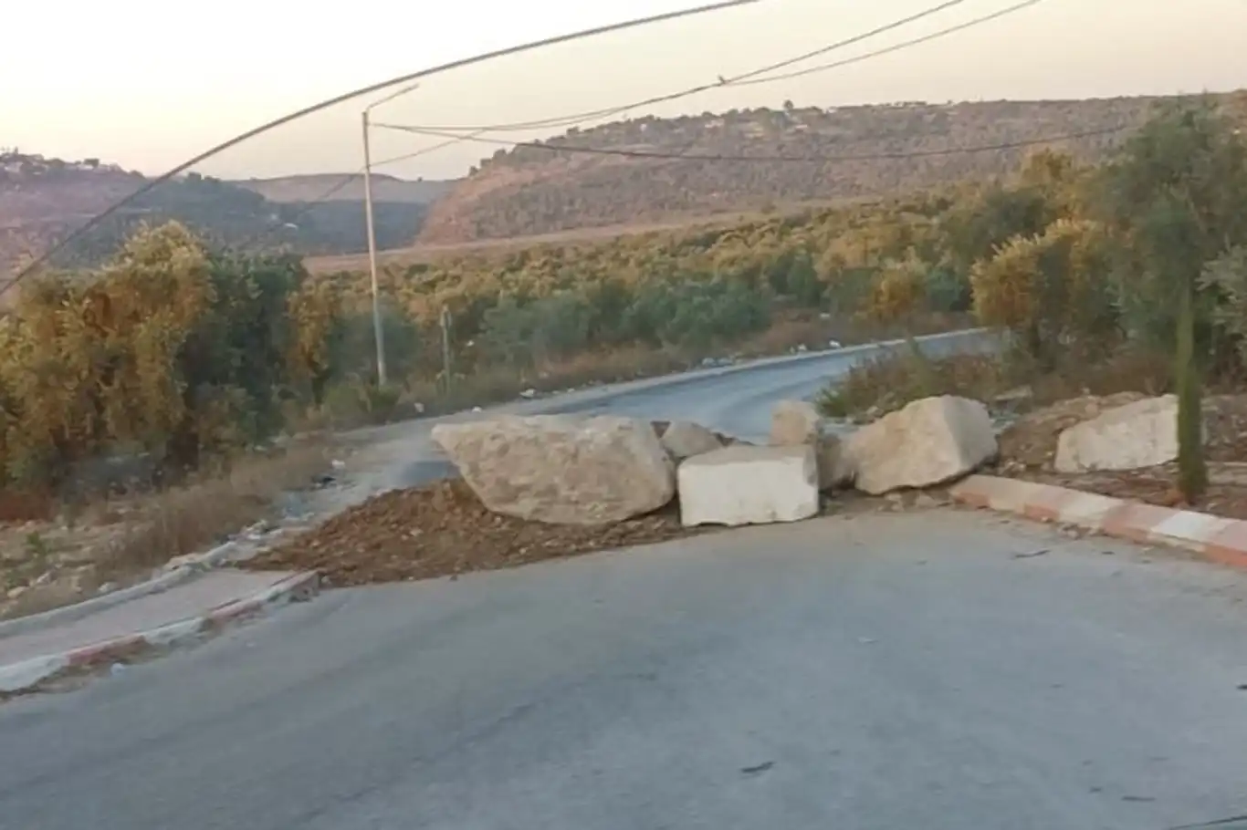 İşgalciler Yabad’da ana sokakları yıkıp belediye başkanının evini sorgu merkezi yaptı İşgalciler Yabad’da ana sokakları yıkıp belediye başkanının evini sorgu merkezi yaptı