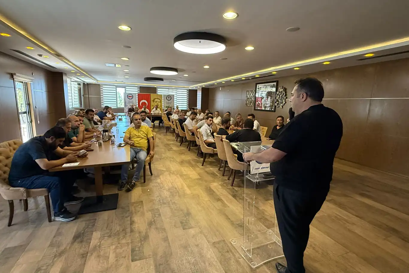 Batman'da eğitim gündemi il divan toplantısında ele alındı Batman'da eğitim gündemi il divan toplantısında ele alındı
