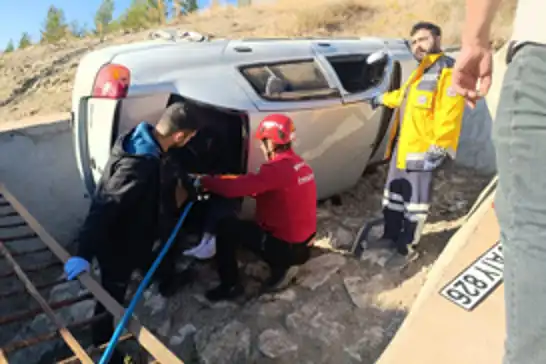 Malatya'da kontrolden çıkan otomobil devrildi: 3 yaralı