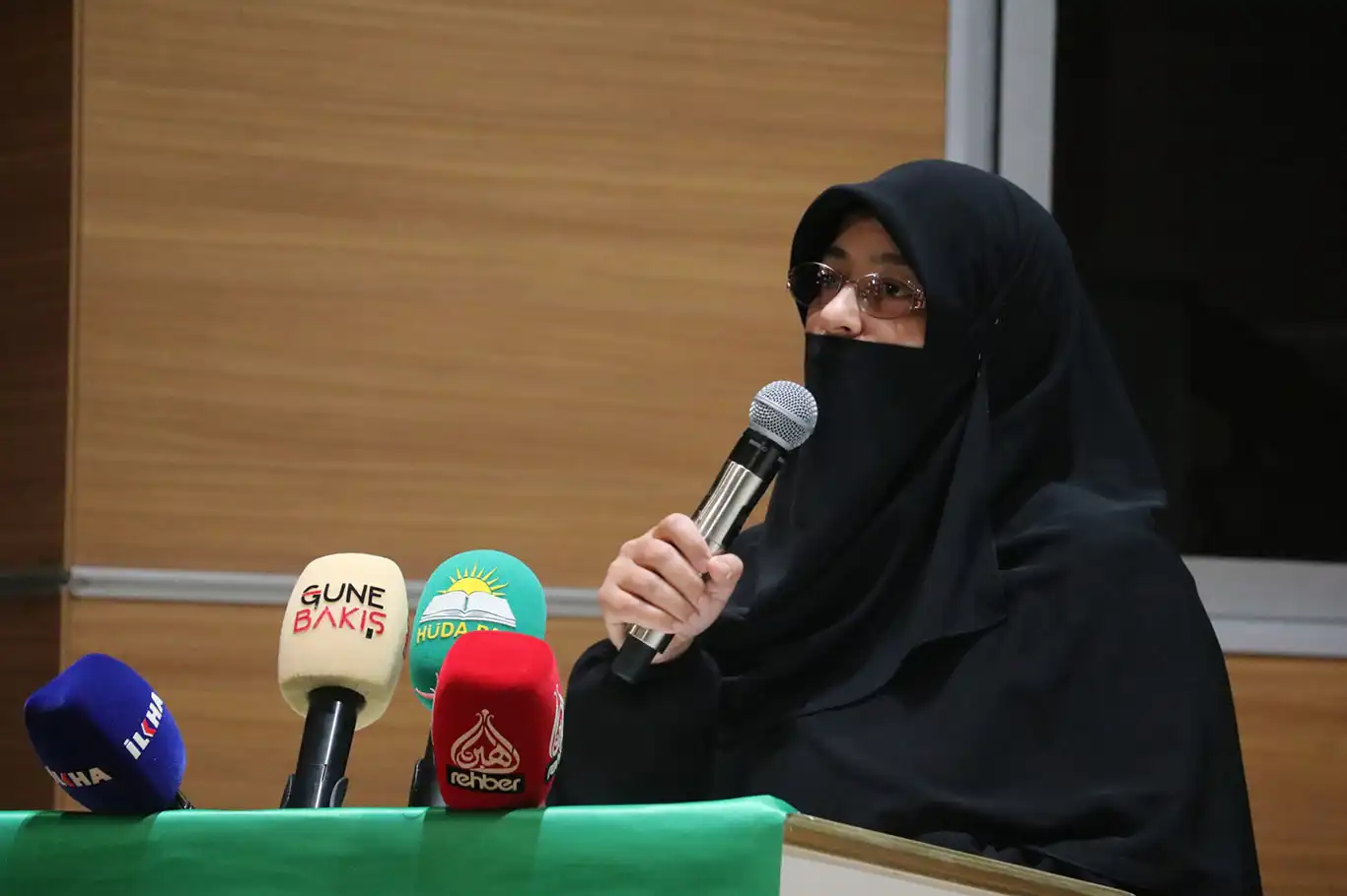 HÜDA PAR Kadın ve Aile Başkanı Sülün: Aileyi yıkacak yasalar ve projeler dayatılıyor HÜDA PAR Kadın ve Aile Başkanı Sülün: Aileyi yıkacak yasalar ve projeler dayatılıyor