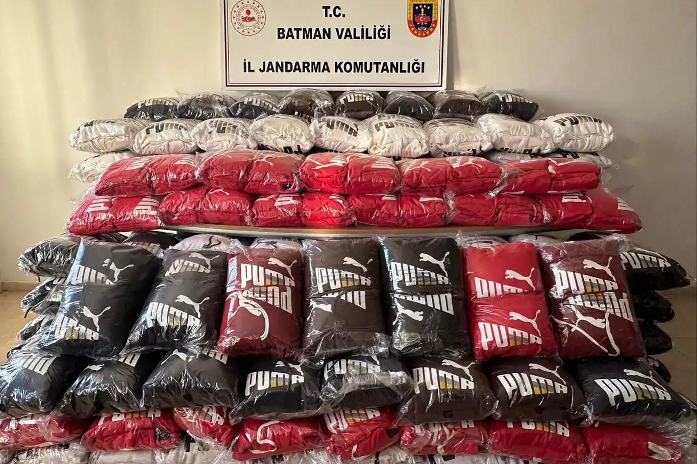 Batman'da 2,5 milyon liralık sahte kıyafet operasyonu