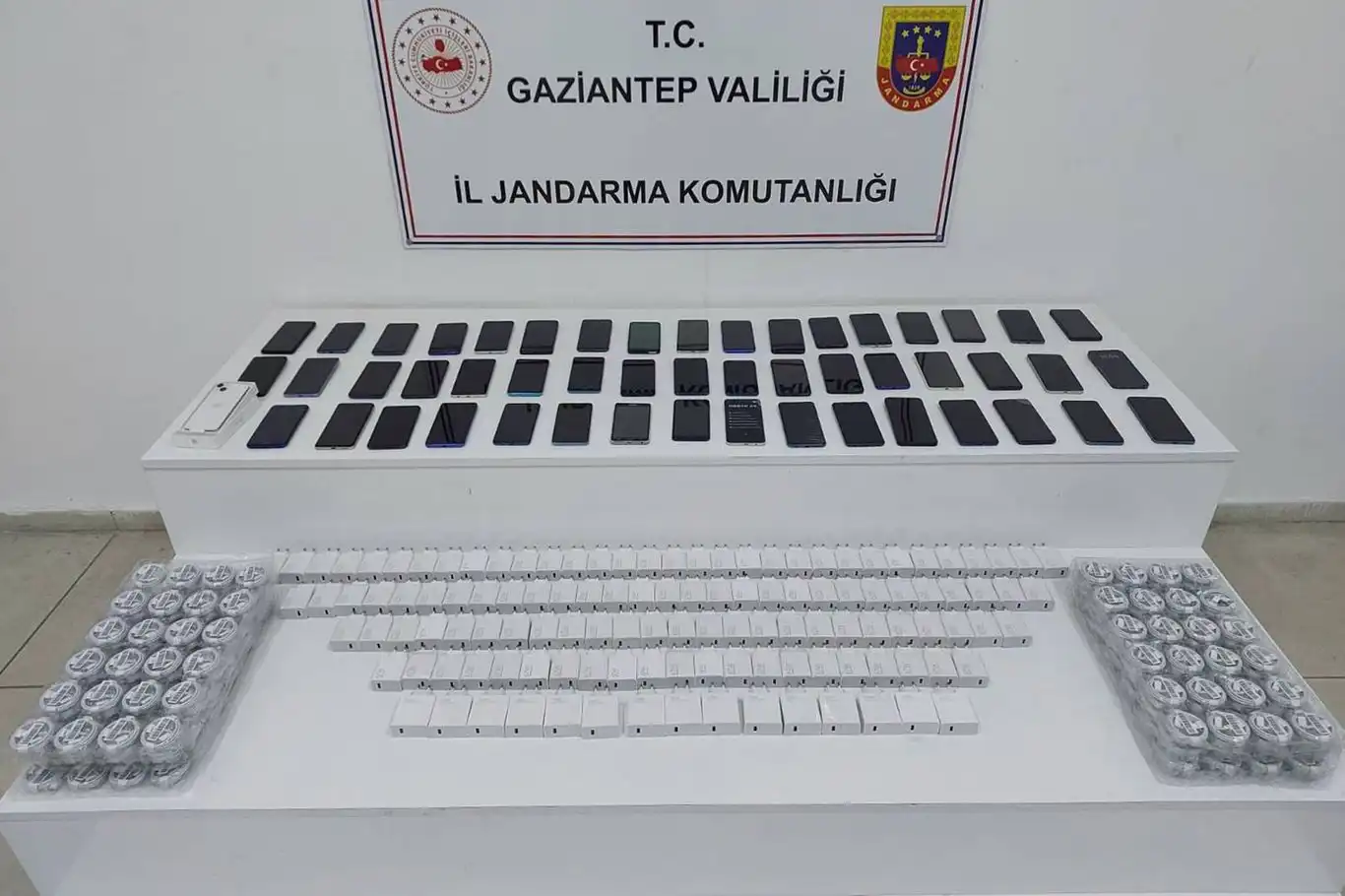 Gaziantep’te gümrük kaçağı ürünler ele geçirildi