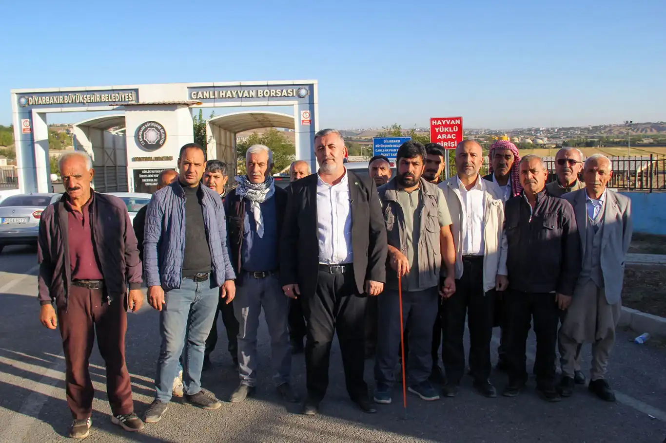 HÜDA PAR İl Başkanı Gülsever'den "Canlı Hayvan Borsası" çağrısı: Bu zulme son vererek pazarı açın!