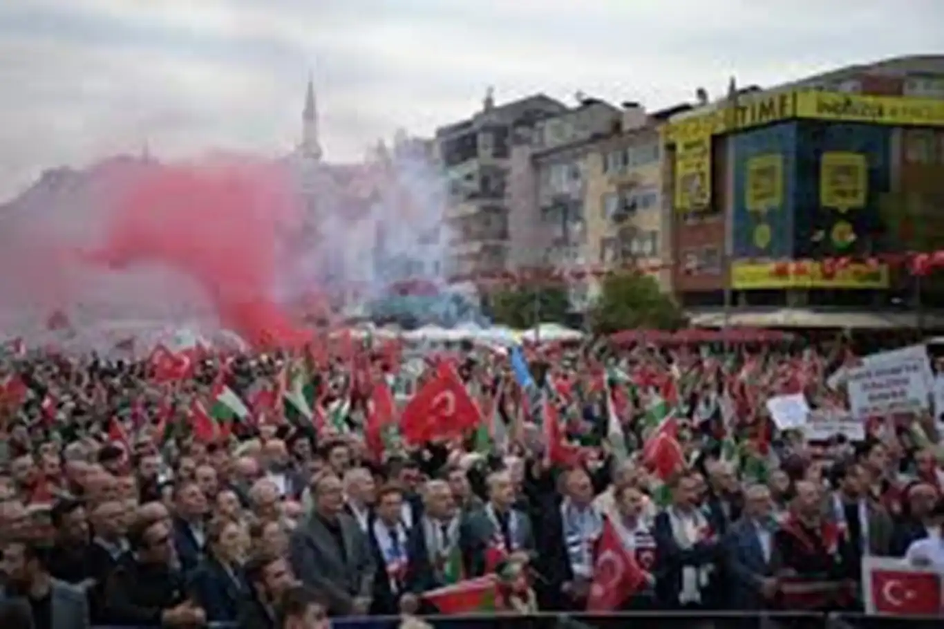 Filistin ve Sumud'a destek için duyarlı vatandaşlar Kocaeli de bir araya geldi.