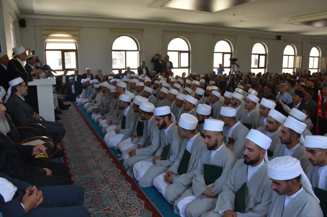 Bitlis'te 11'i hafız 74 talebe icazet aldı