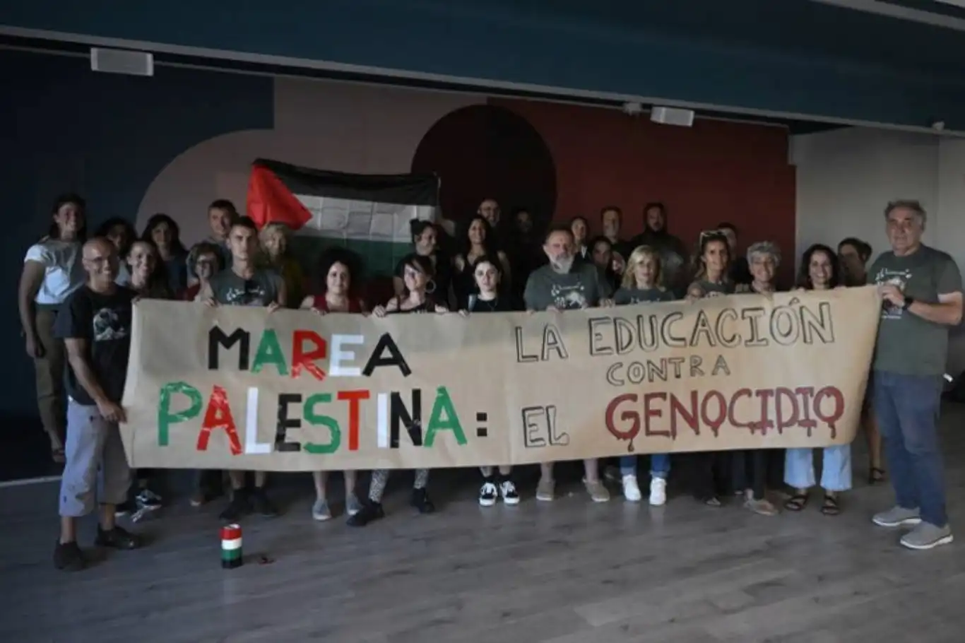 مطالبين بقطع العلاقات مع الصهاينة..معلمو إسبانيا يطلقون احتجاجات واسعة دعماً لفلسطين مطالبين بقطع العلاقات مع الصهاينة..معلمو إسبانيا يطلقون احتجاجات واسعة دعماً لفلسطين